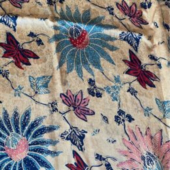 Hand Woven in Bali silk wrap - Picture 5 of 9
